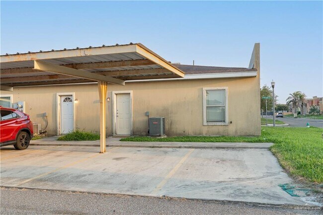 Building Photo - 3151 Regal Dr