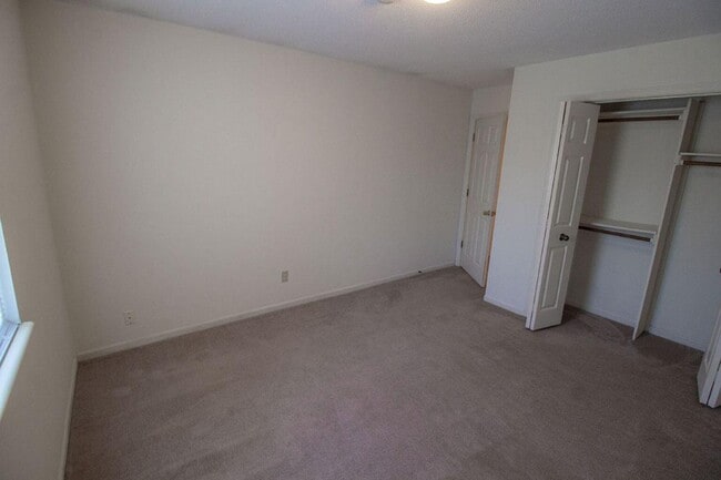 Building Photo - 3600 Hermitage Rd