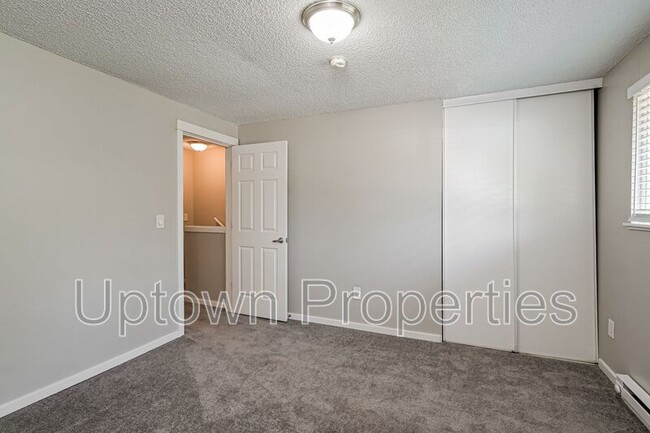 Building Photo - 5011 SW Beaverton Hillsdale Hwy