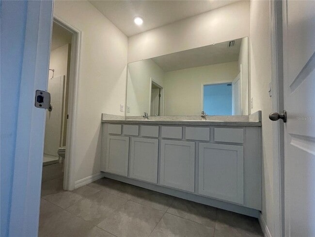 Building Photo - 33078 Major Oak Dr