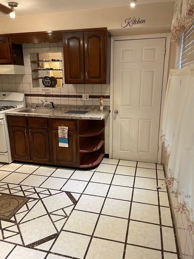 Kitchen - 924 Fulton St