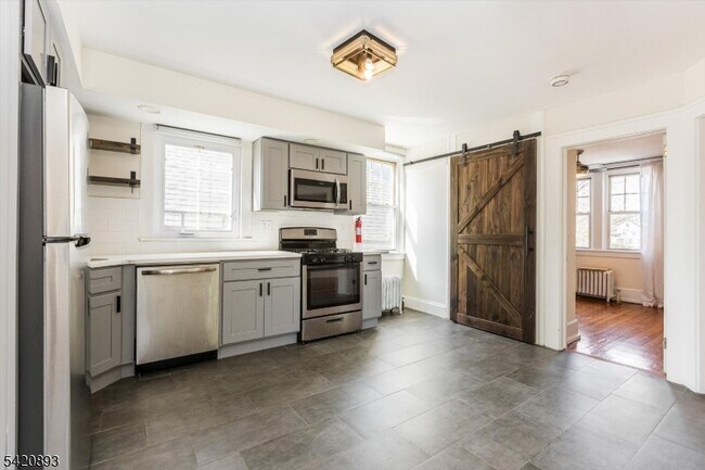 Building Photo - 43 Pleasant Way