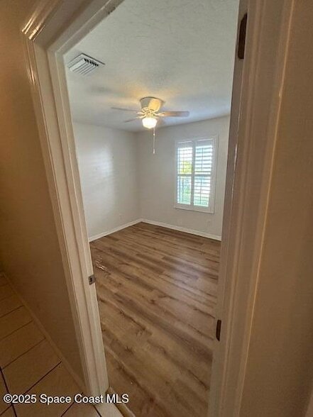 Building Photo - 973 Somerset Ln