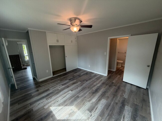 Building Photo - 5319/21 Robertson Ave