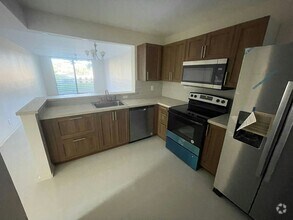 Building Photo - 2820 Somerset Dr