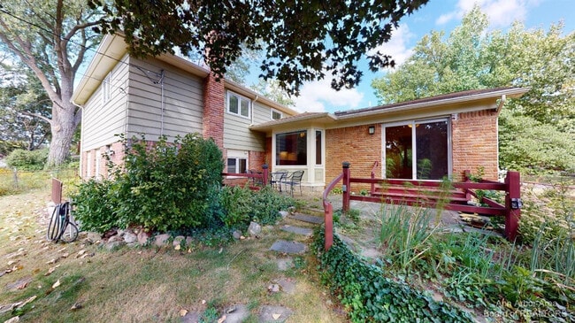 Building Photo - 2235 Prairie St