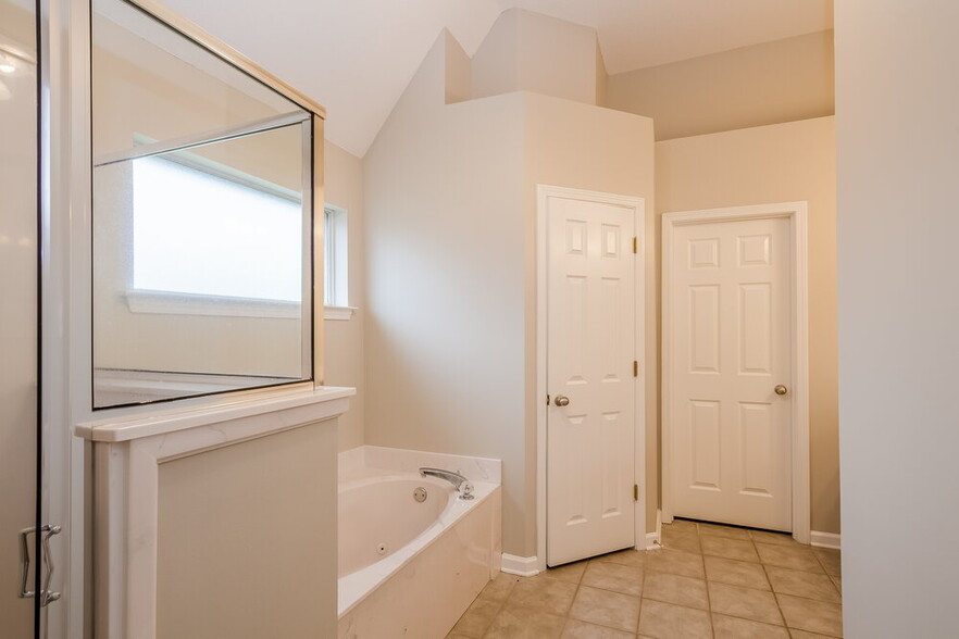 Building Photo - 185 Mossy Springs Dr