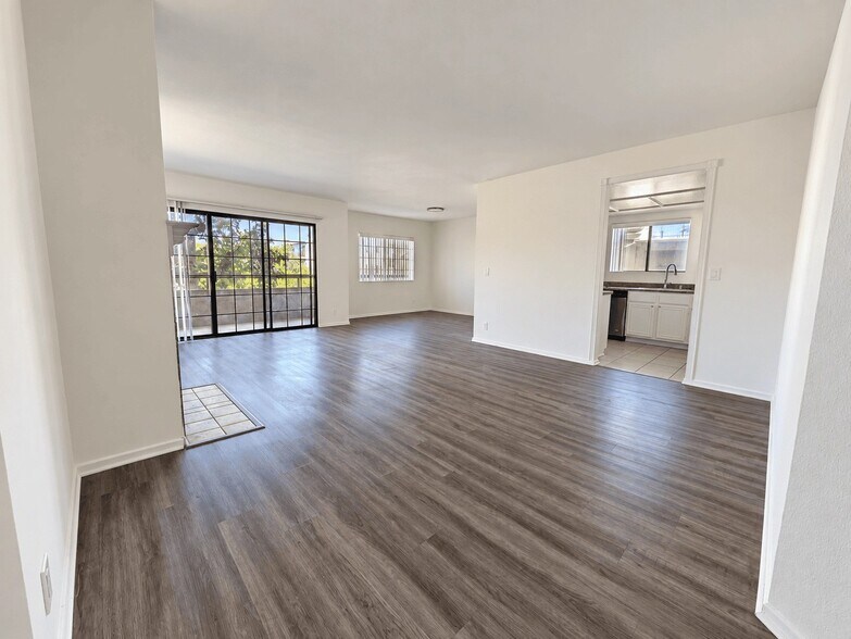 Building Photo - 4454 Coldwater Canyon Ave