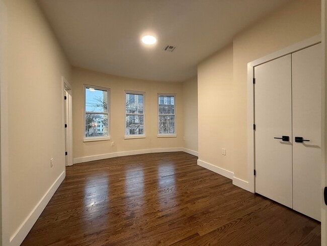 Building Photo - 165 Danforth Ave