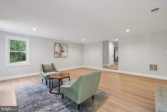 Building Photo - 10899 Woodland Falls Dr