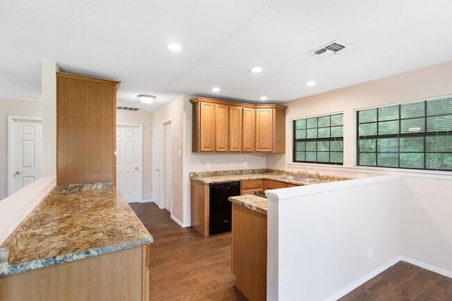 Building Photo - 9423 Aqua Dr