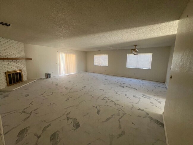 Building Photo - Charming 3-Bedroom in Spring Valley Lake