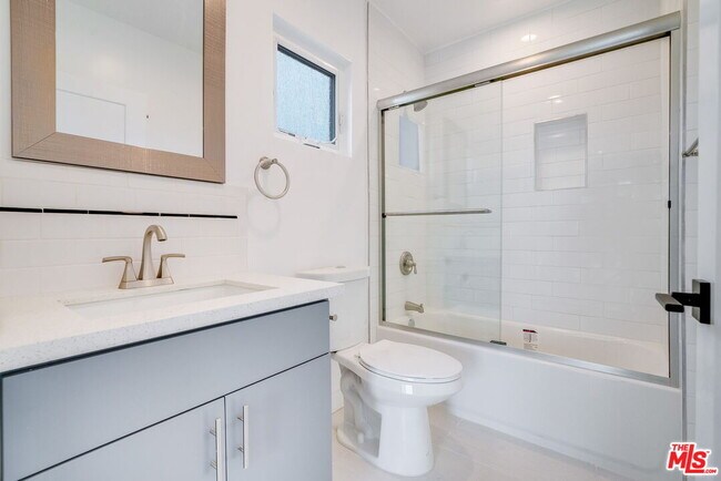 Building Photo - 1802 1/2 S Highland Ave