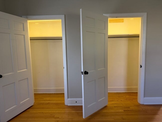 Building Photo - Shorewood Drive