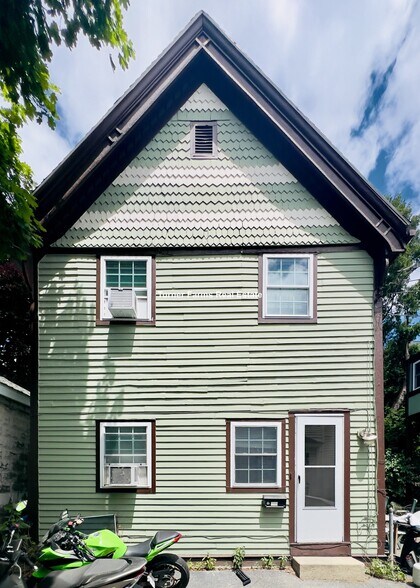 Building Photo - 76 College Ave