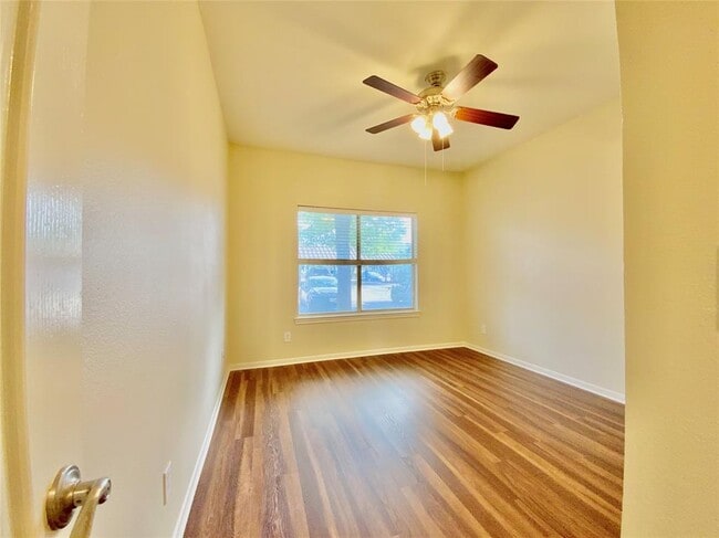 Building Photo - 6000 Shepherd Mountain Cove