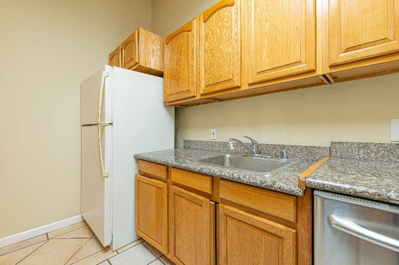 Building Photo - 150 Caldecott Ln
