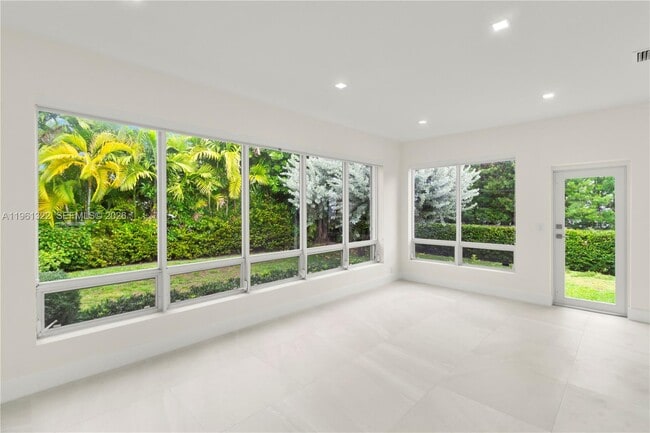 Building Photo - 1261 98th St