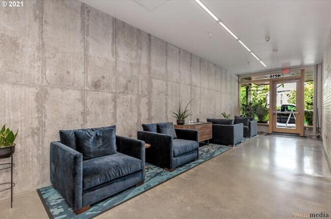 Building Photo - Urban Retreat in the Heart of Mississippi w/ Reserved Parking – 2bd/1.bath Upscale Condo