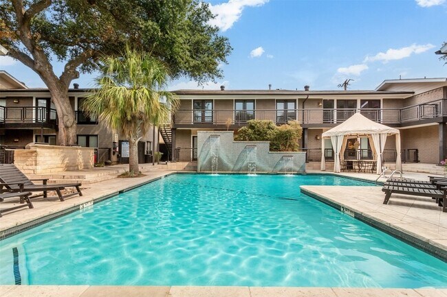 Building Photo - 10205 Regal Oaks Dr