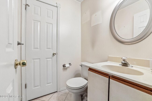 Building Photo - 418 Dorchester Way