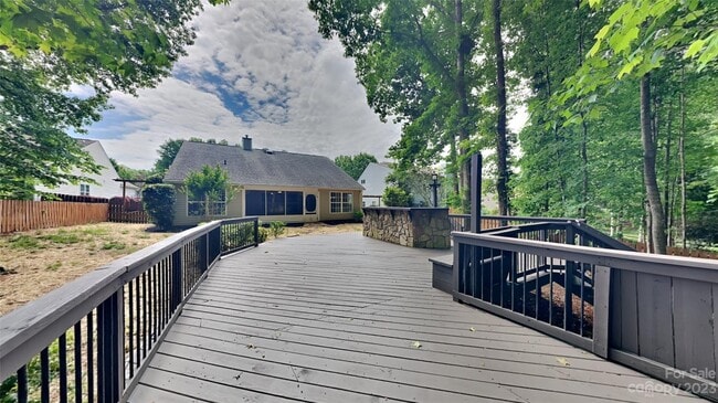 Building Photo - 1430 Deer Forest Dr