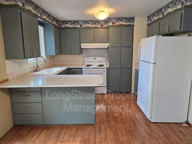 Building Photo - 2550 NE Seavy Cir