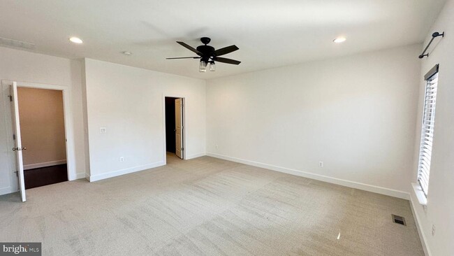 Building Photo - 20265 Oak Bluff Dr