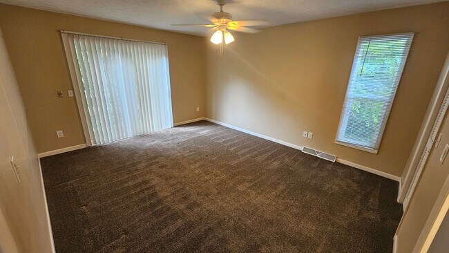 Building Photo - 557-559 Bailey Drive