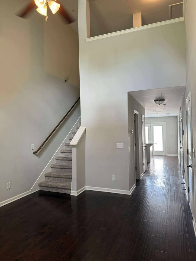 Building Photo - 1045 Neeleys Bend E