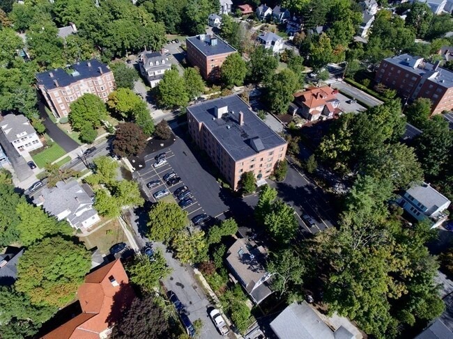 Building Photo - 128 Pleasant St