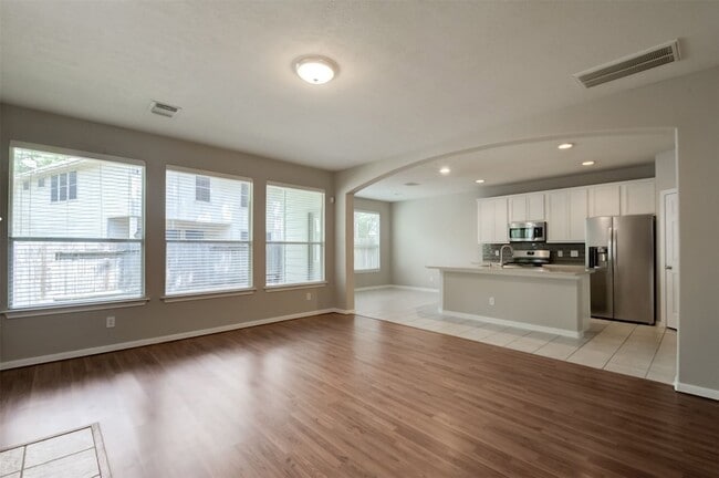 Building Photo - 115 W Burberry Cir