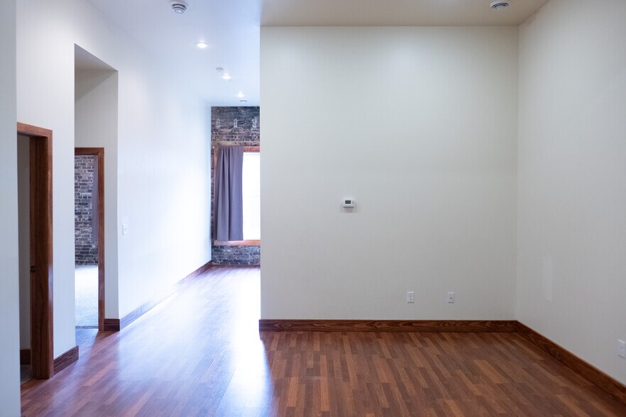 Building Photo - 418 Shelden Ave