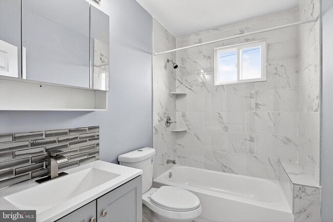 Building Photo - 167 W Albanus St