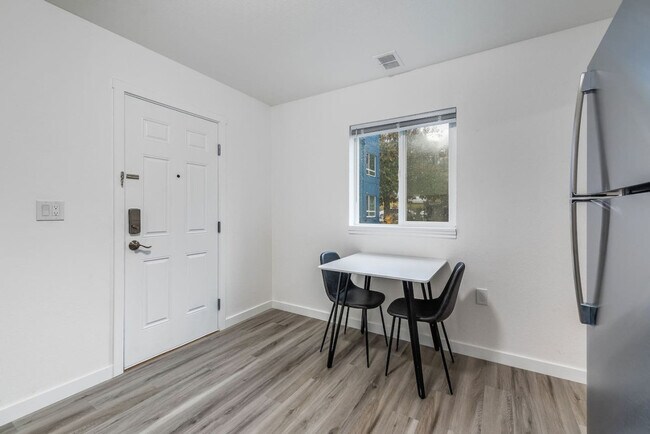 Building Photo - 1816 S G St