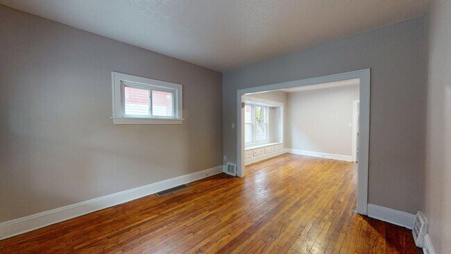 Building Photo - 11302 Parkview Ave