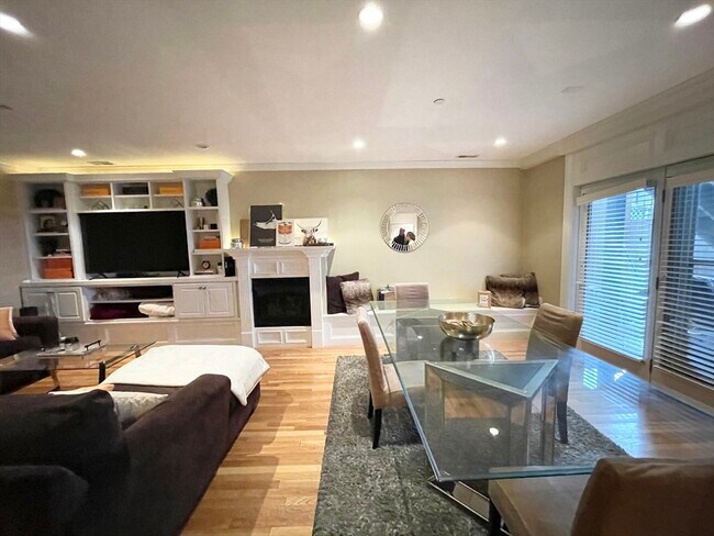 Building Photo - 27-29-29 Telegraph St