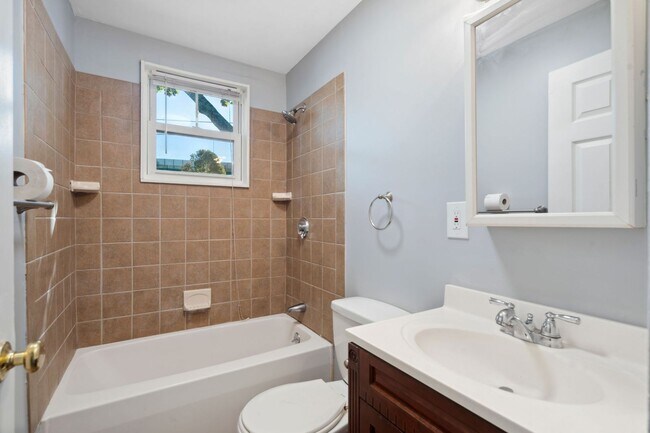 Building Photo - 80 Concord Way