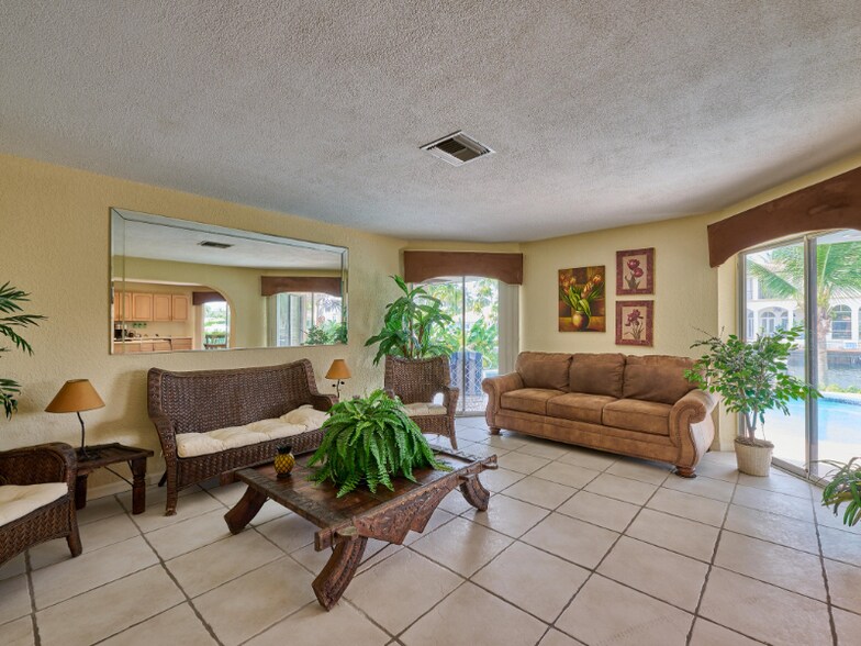 Building Photo - 2810 NE 48th Ct