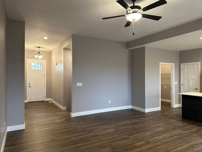 Building Photo - Castles Pines Duplex