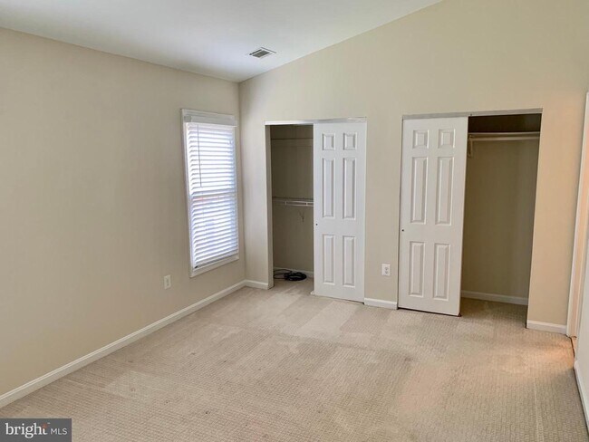 Building Photo - 1569 Templeton Pl