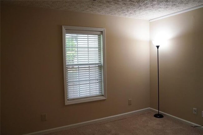 Building Photo - 4001 Riverlook Pkwy SE