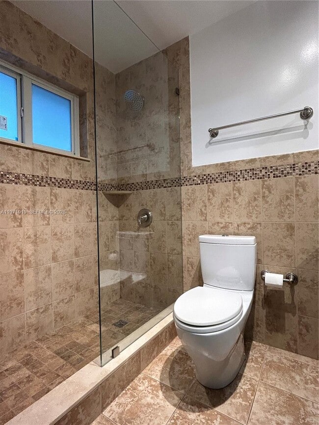 Building Photo - 230 SW 30th Ave