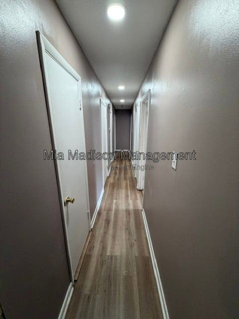 Building Photo - 9406 Dunwoody Dr