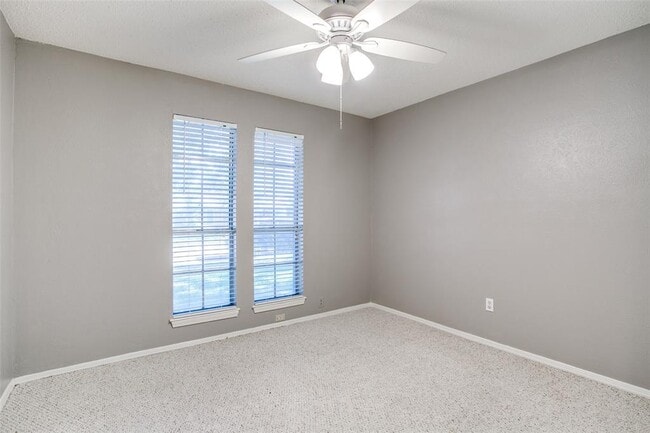 Building Photo - 217 Glenwood Dr