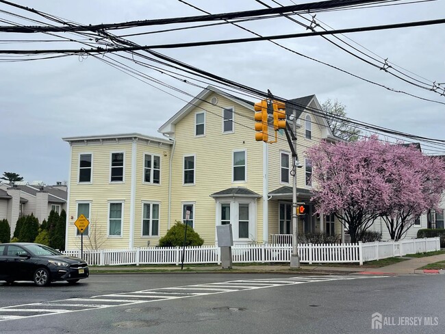 Building Photo - 161 George St