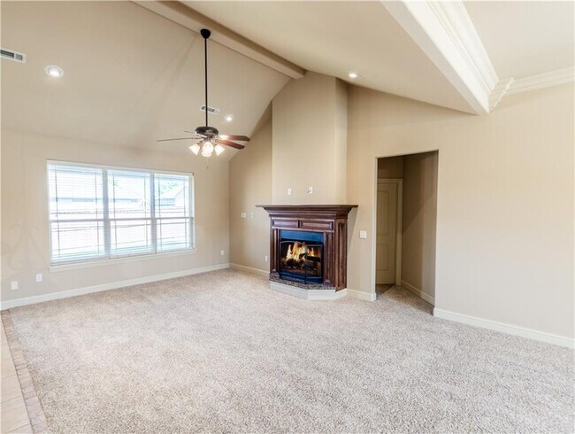 Building Photo - 5702 S 66th St