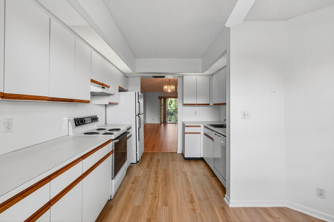 Building Photo - 1501 Cayman Way