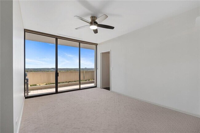 Building Photo - 2575 Peachtree Rd NE