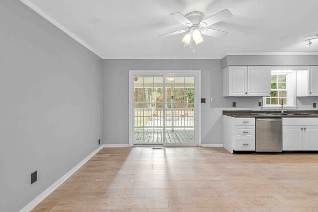 Building Photo - 203 Pineview Rd